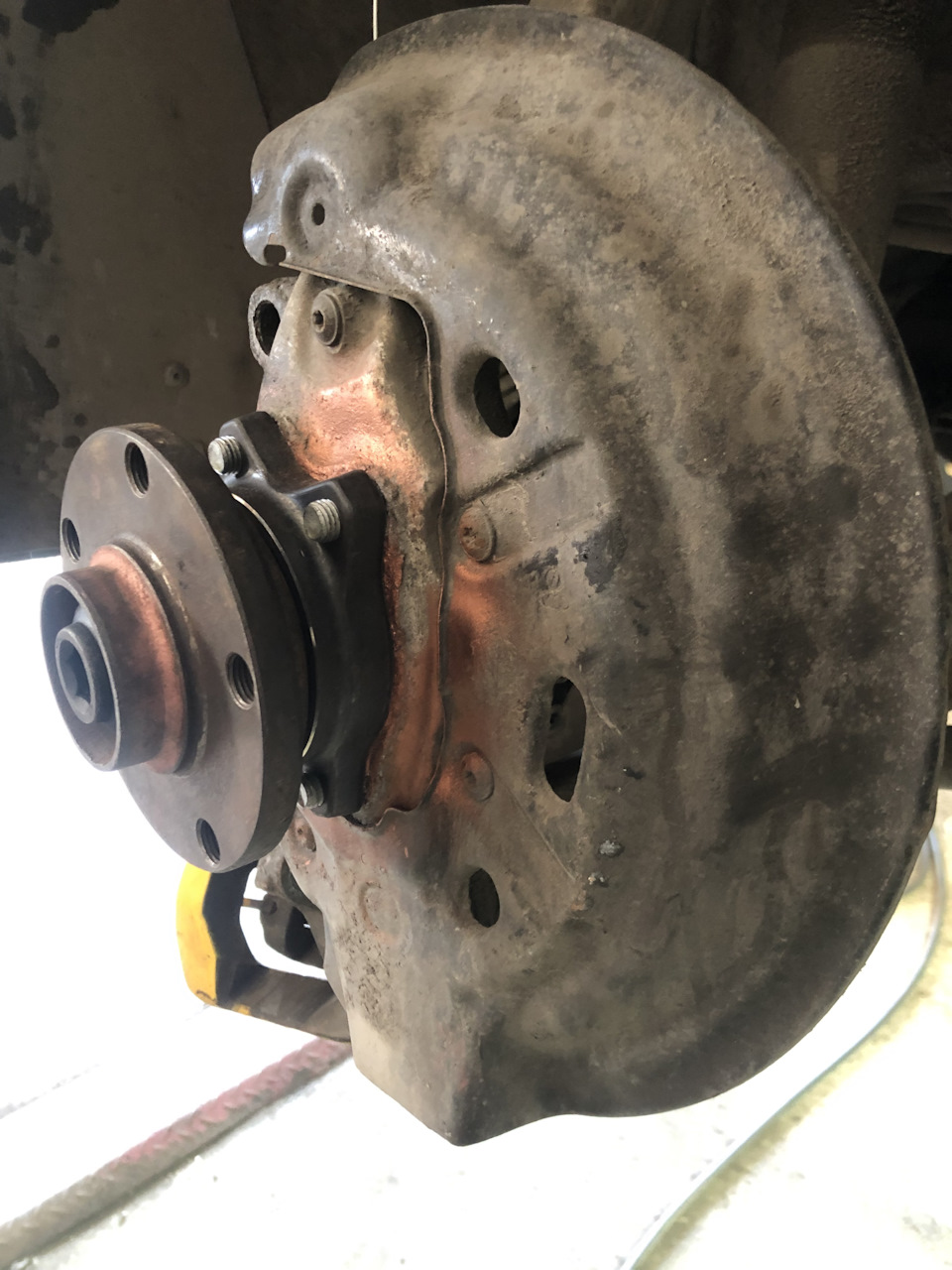 72# Ступичный подшипник — Audi A4 (B6), 2,7 л, 2002 года | запчасти ...