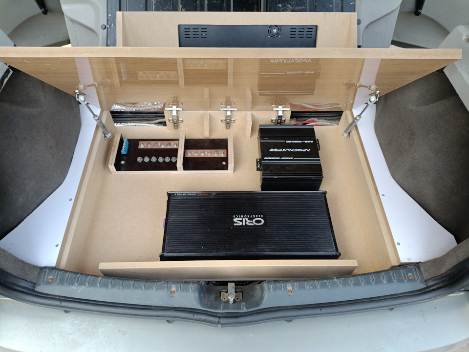 Автозвук 4 фальшпол для уселителей — Lada Калина Хэтчбек (1G), 1,6 л ...