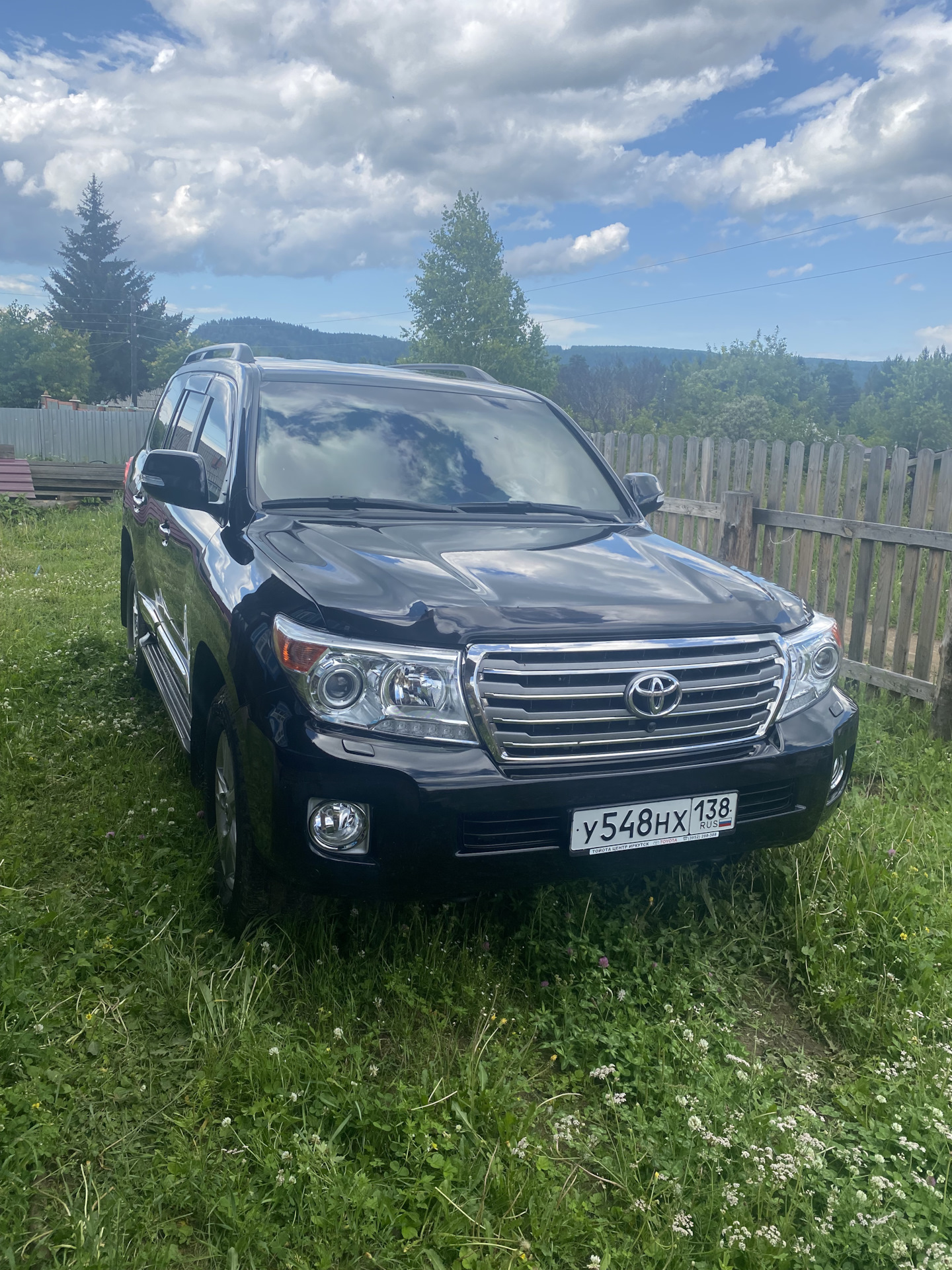 Ищу заглушки или крышки третьего ряда сидений на свой автомобиль — Toyota  Land Cruiser 200, 4,6 л, 2012 года | запчасти | DRIVE2