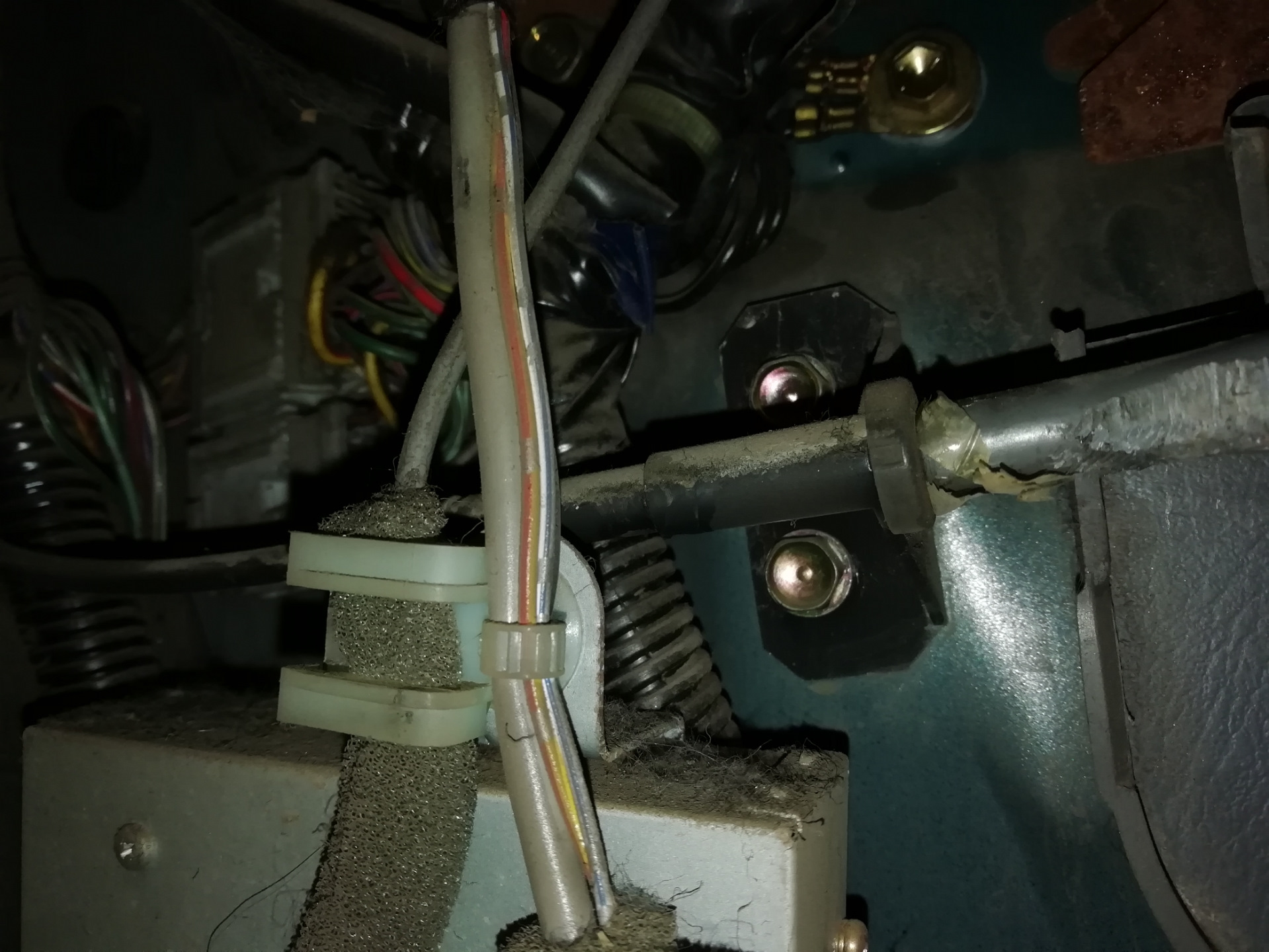 Замена тросика открывания капота — Honda CR-V (RD1, RD2), 2 л, 1996 ...