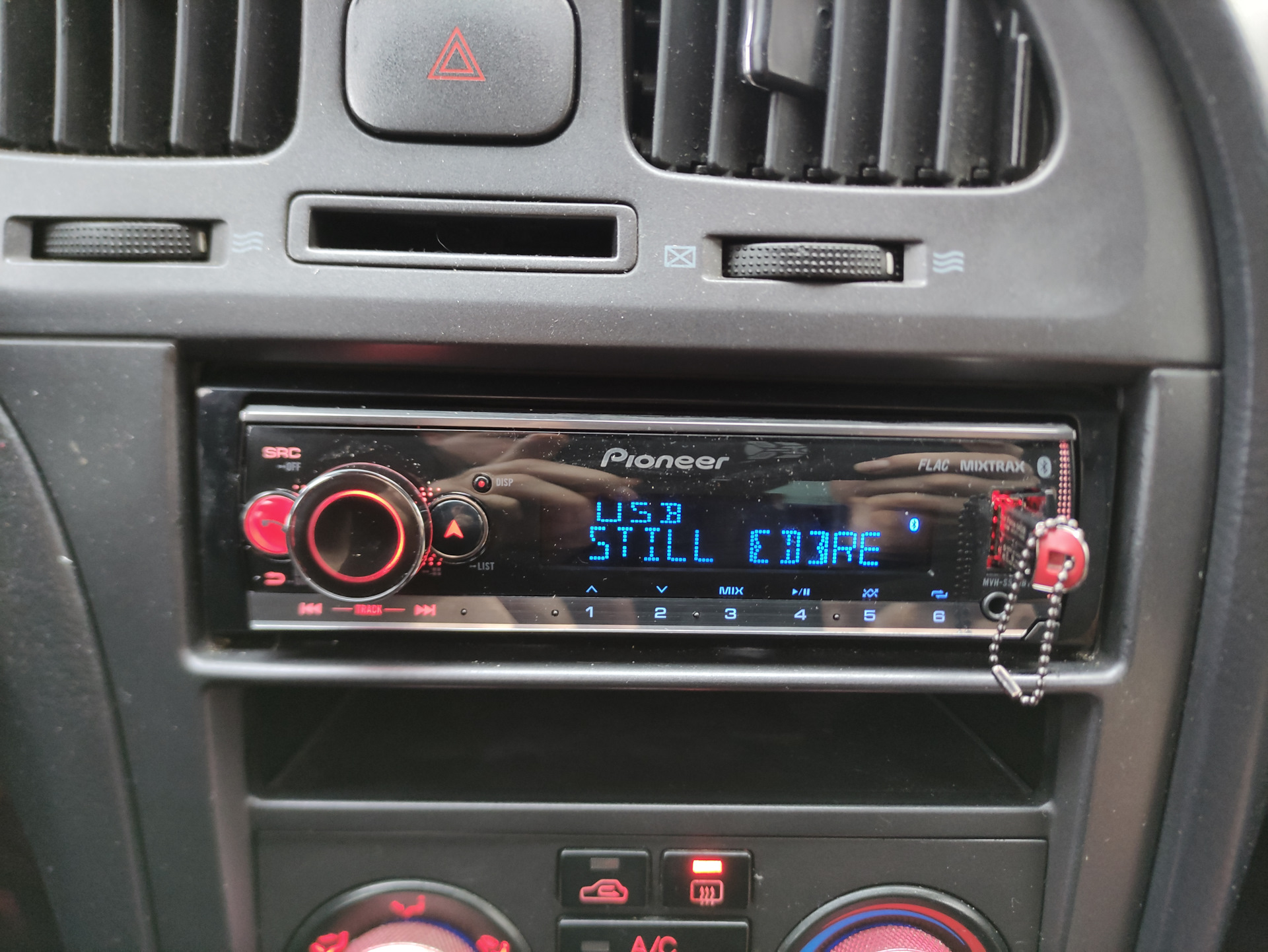 Pioneer MVH-S520BT — Hyundai Elantra (3G), 2 л, 2004 года | автозвук ...