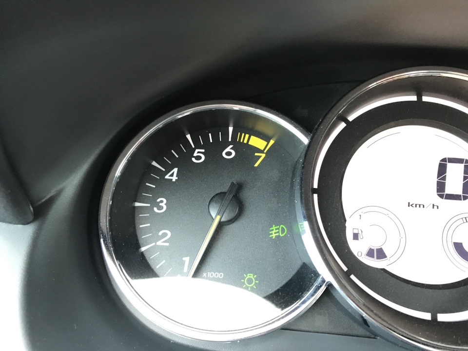 Перегорела подсветка тахометра. — Renault Fluence, 2 л, 2012 года ...