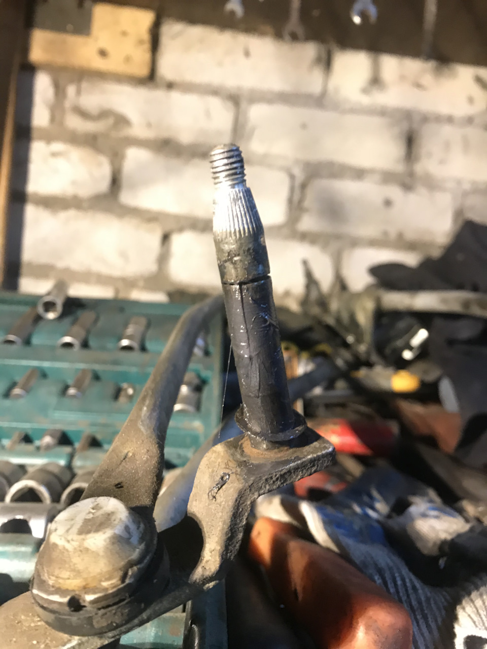 Замена моторчика дворников — Lada Приора седан, 1,6 л, 2007 года ...