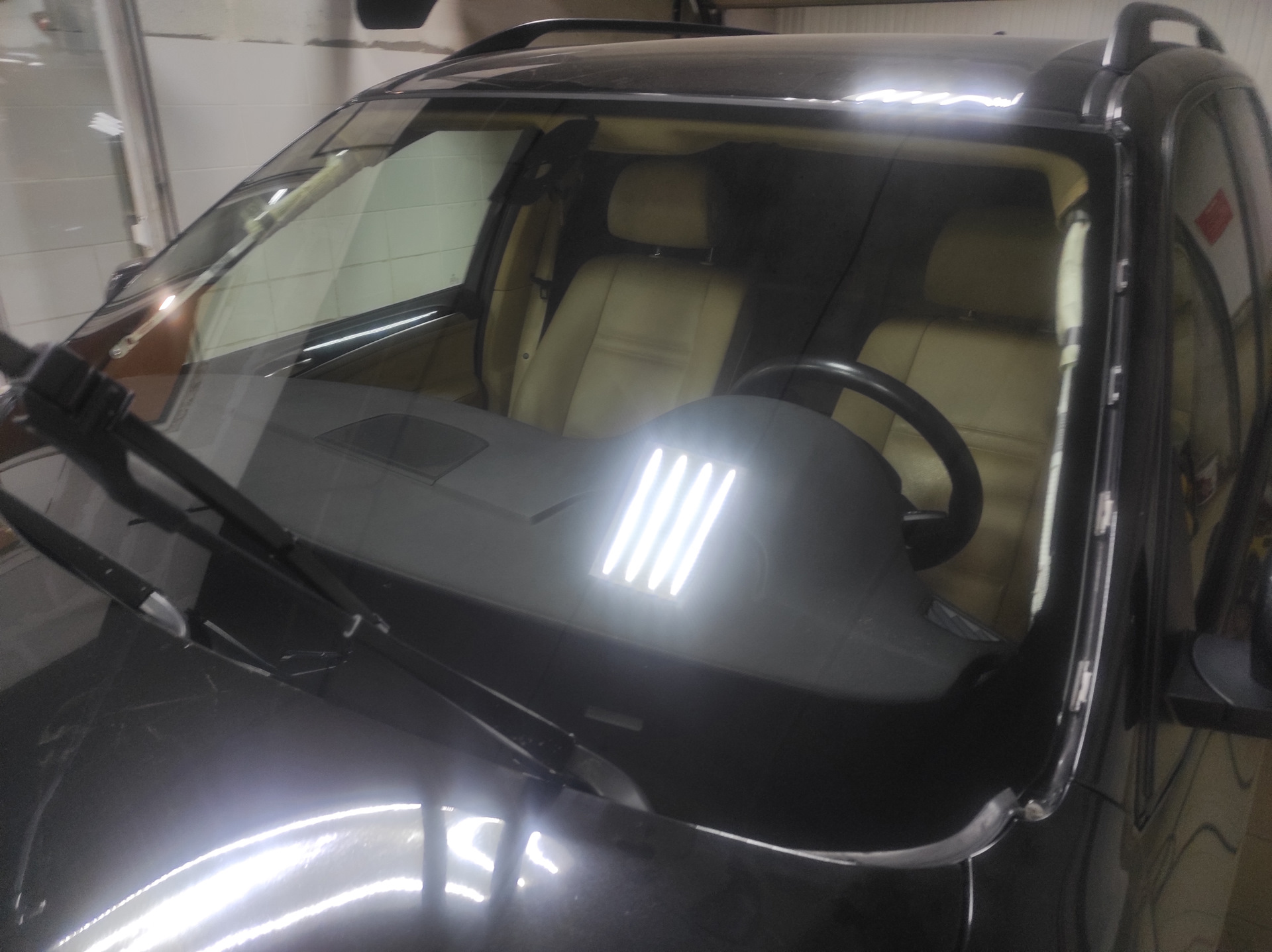 Замена лобового стекла — BMW X5 (E70), 3 л, 2009 года | своими руками ...