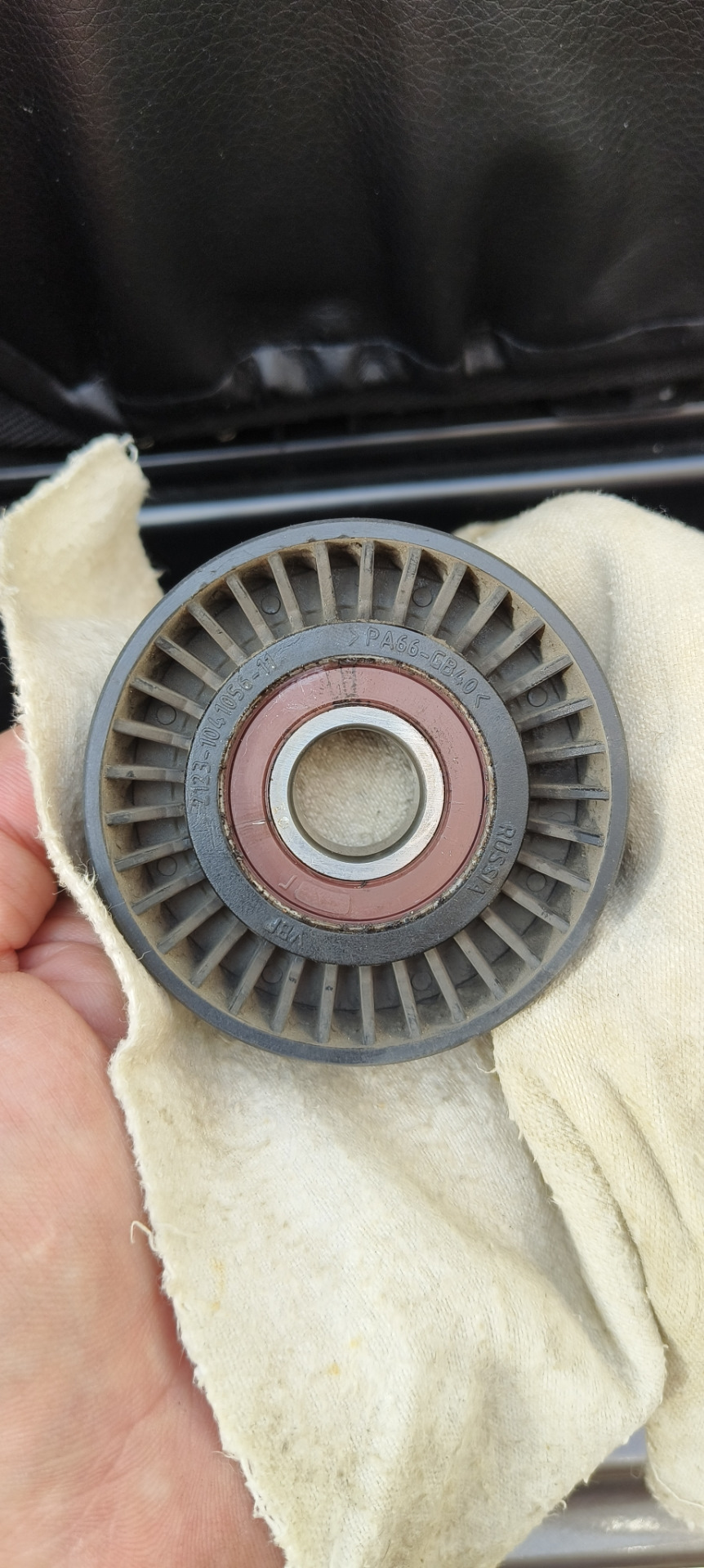 Замена обводного ролика ремня генератора на регулируемый. — Lada Гранта ...