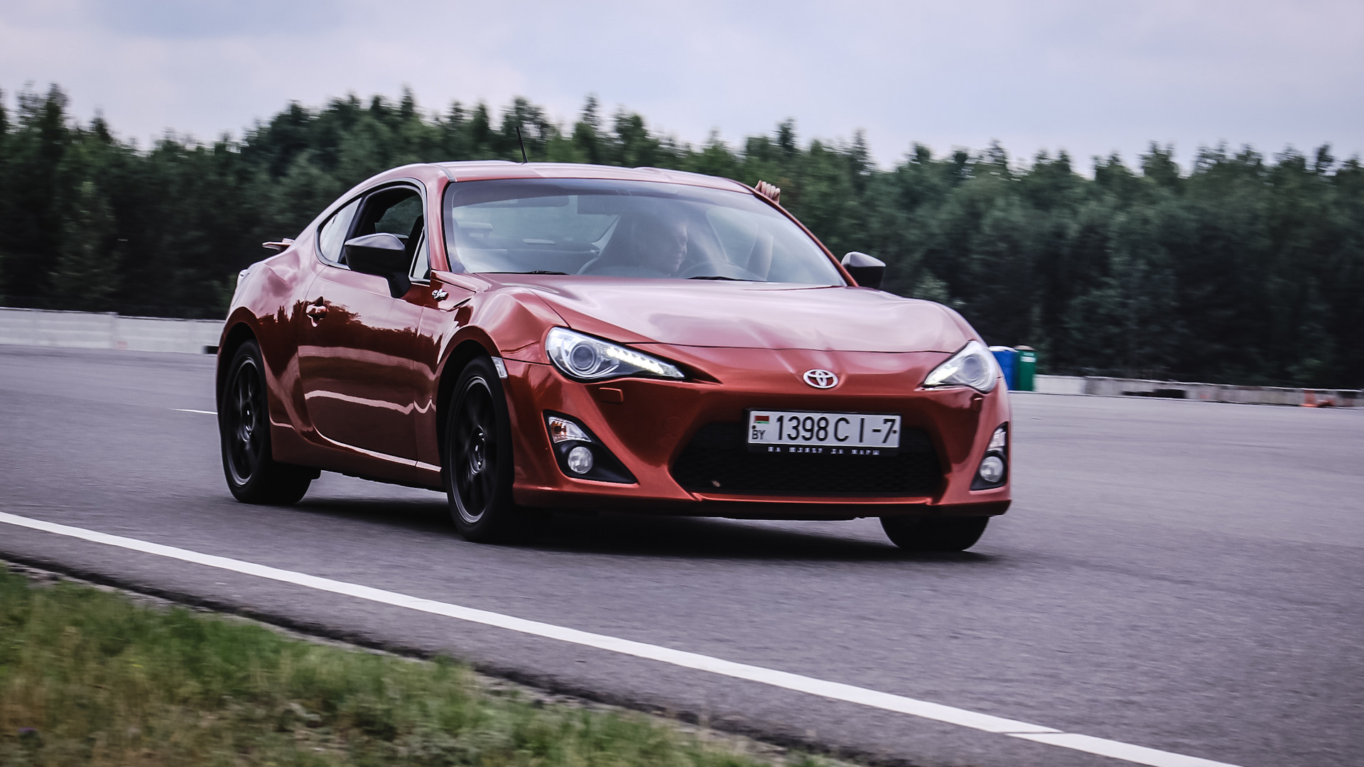 Тойота gt 86 ночью