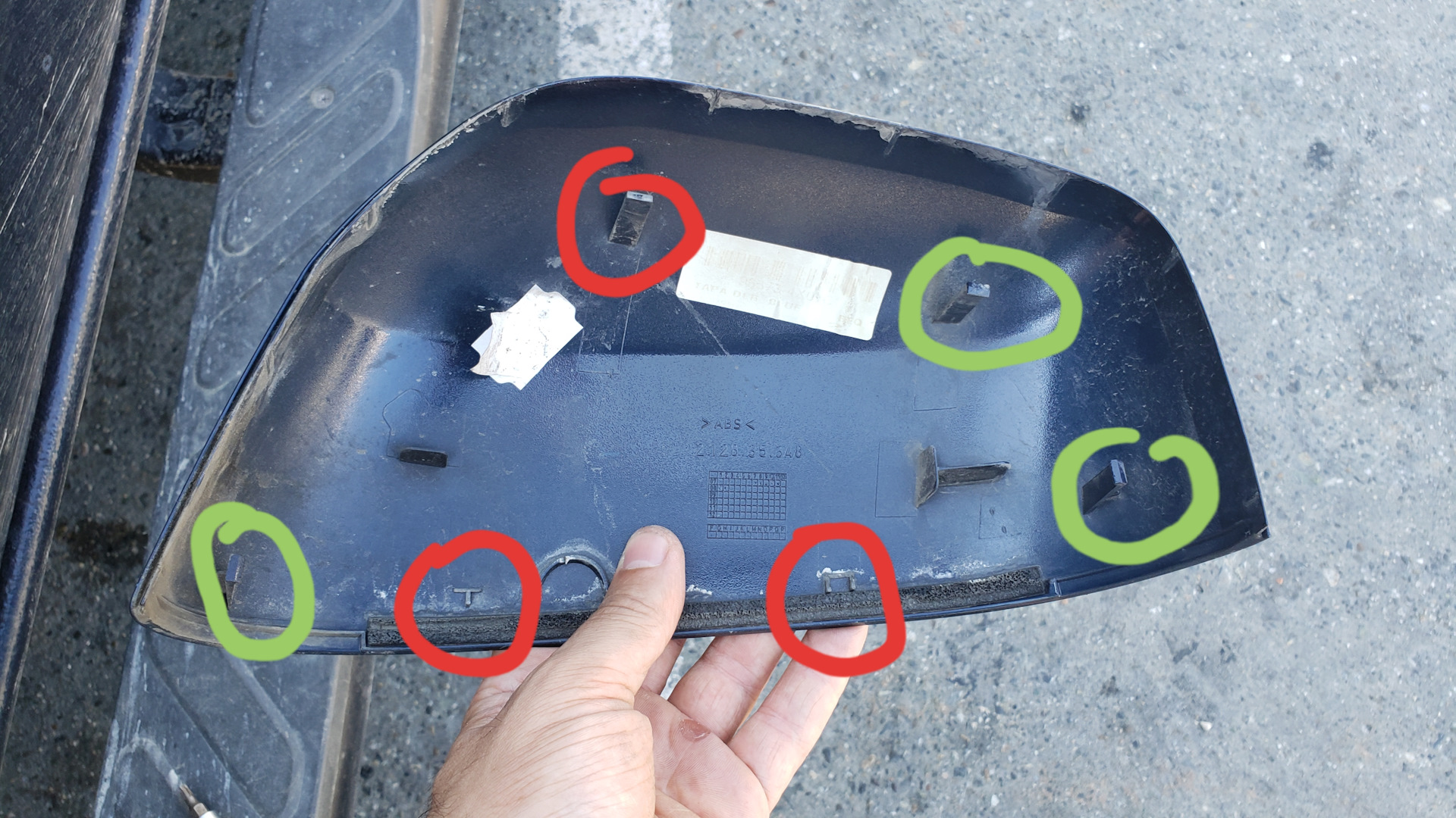 Замена лампочки в боковом зеркале — Nissan Navara (2G), 2,5 л, 2008 ...