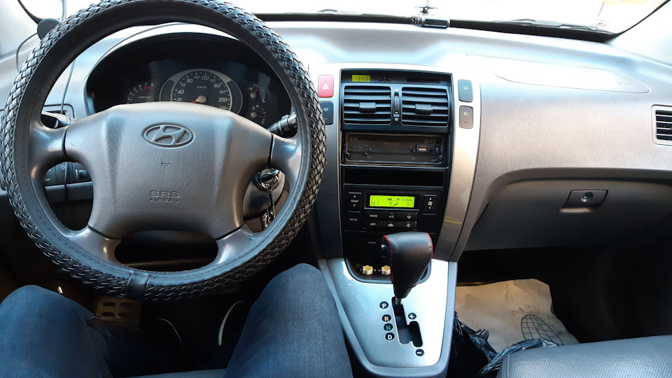 Хендай туссан магнитола. Магнитола на Хендай Туксон 2008. Магнитола Hyundai Tucson 2005. Хендай Туссан 2008 магнитола. Штатная магнитола Hyundai Tucson 2008 года.