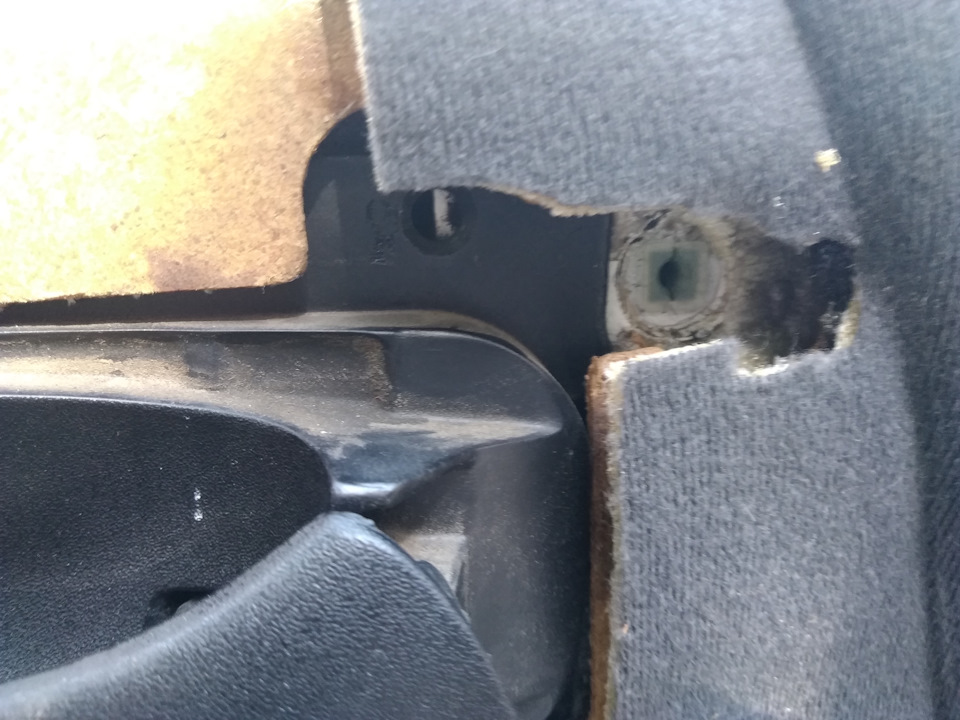 Маленькие, но нужные вещи (распорные втулки двери) — Opel Vectra B, 2 л ...