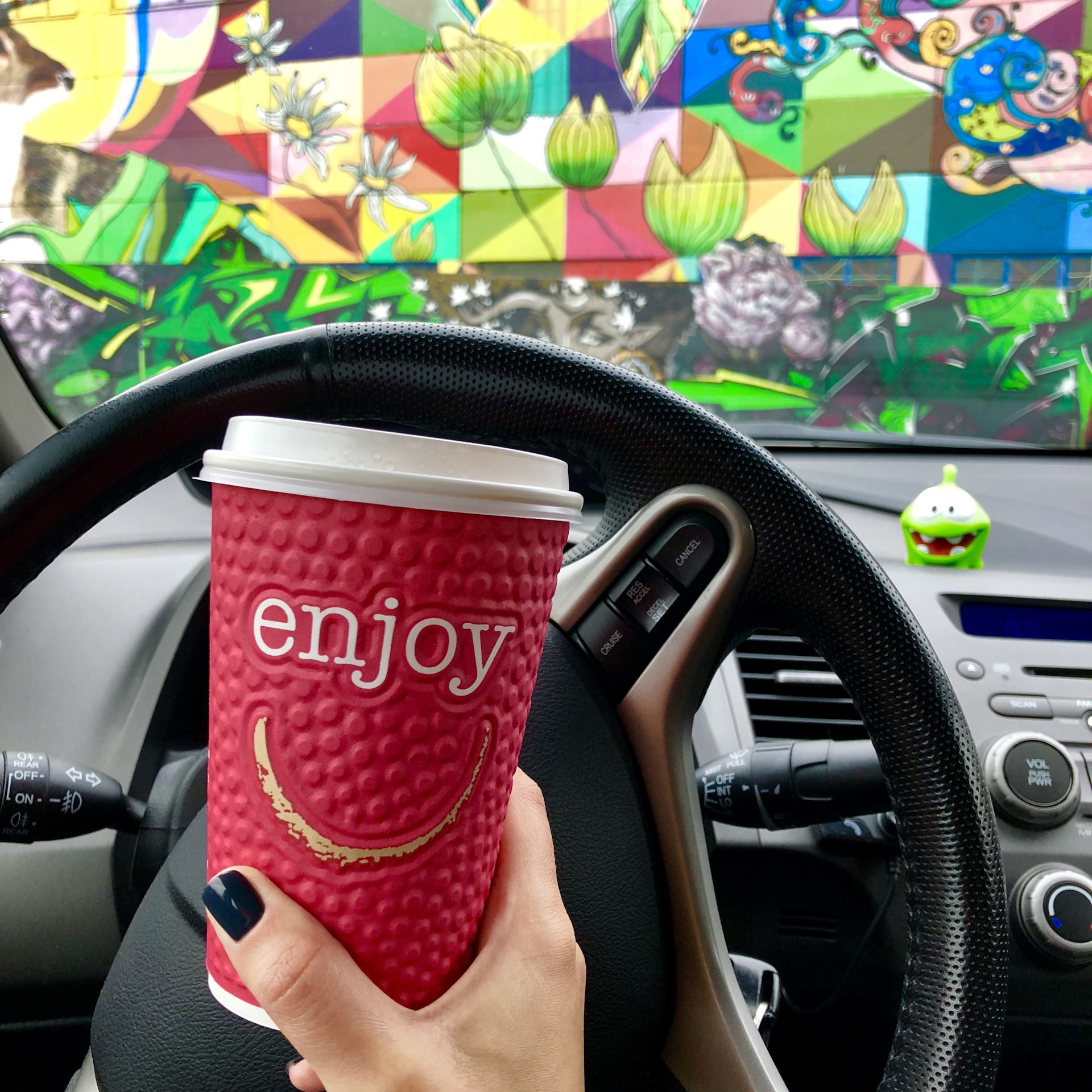 Enjoyed drive. Enjoyed drive. Салон автомобиля с водителем. Вождение женщина. Автоквест смешная.