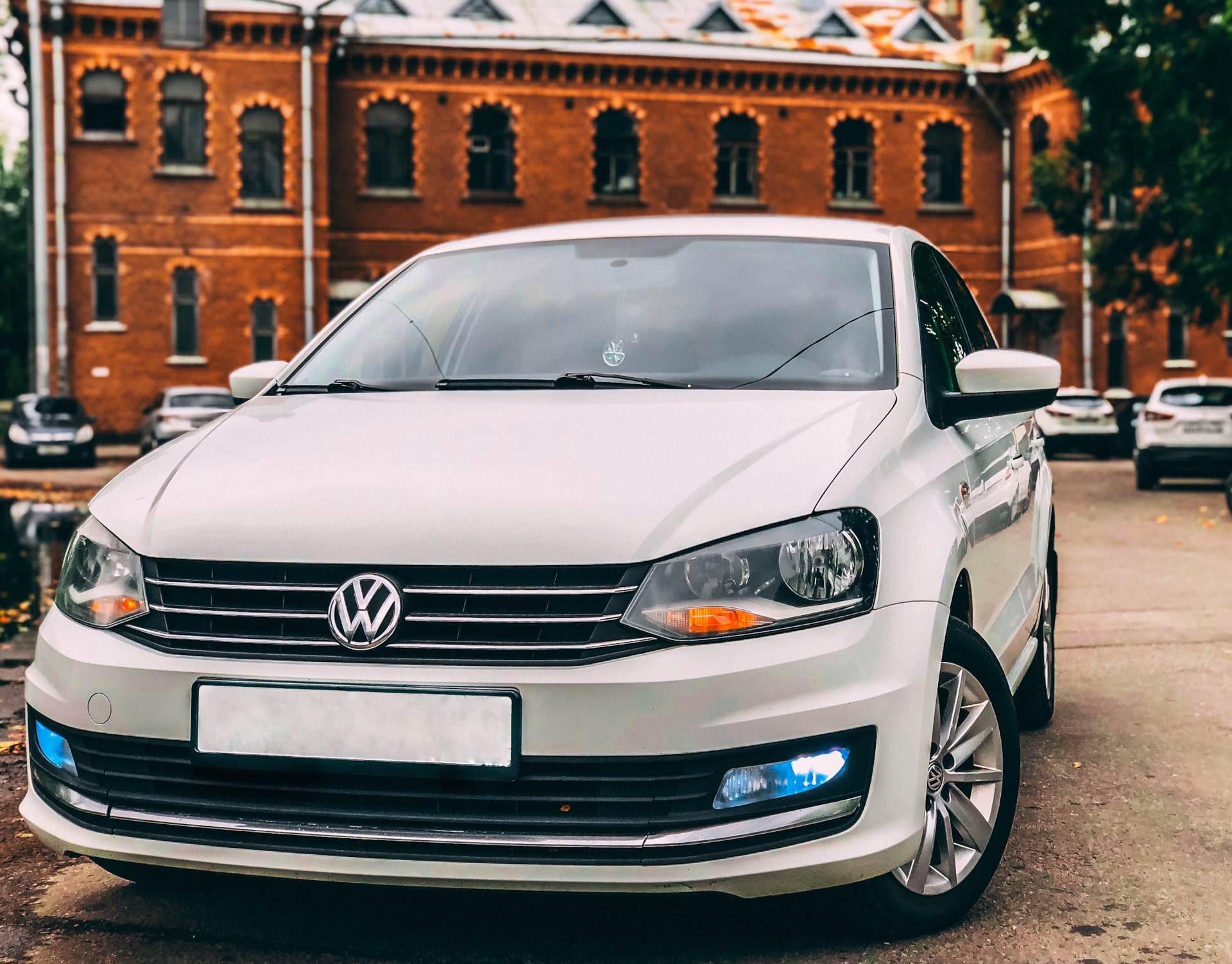 Volkswagen Polo sedan 1