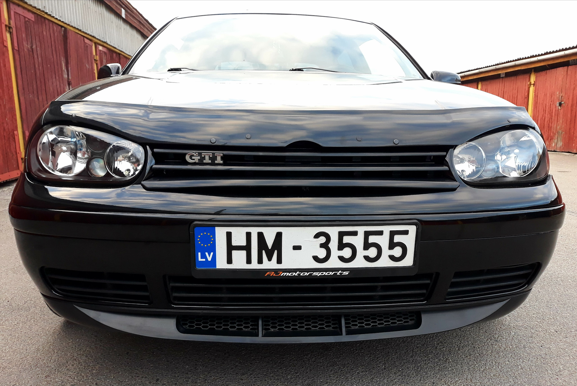 Golf iv r32. Volkswagen golf 2003 mk5 5 door. решетка golf 4. A4 r80. решетка без значка гольф 4.