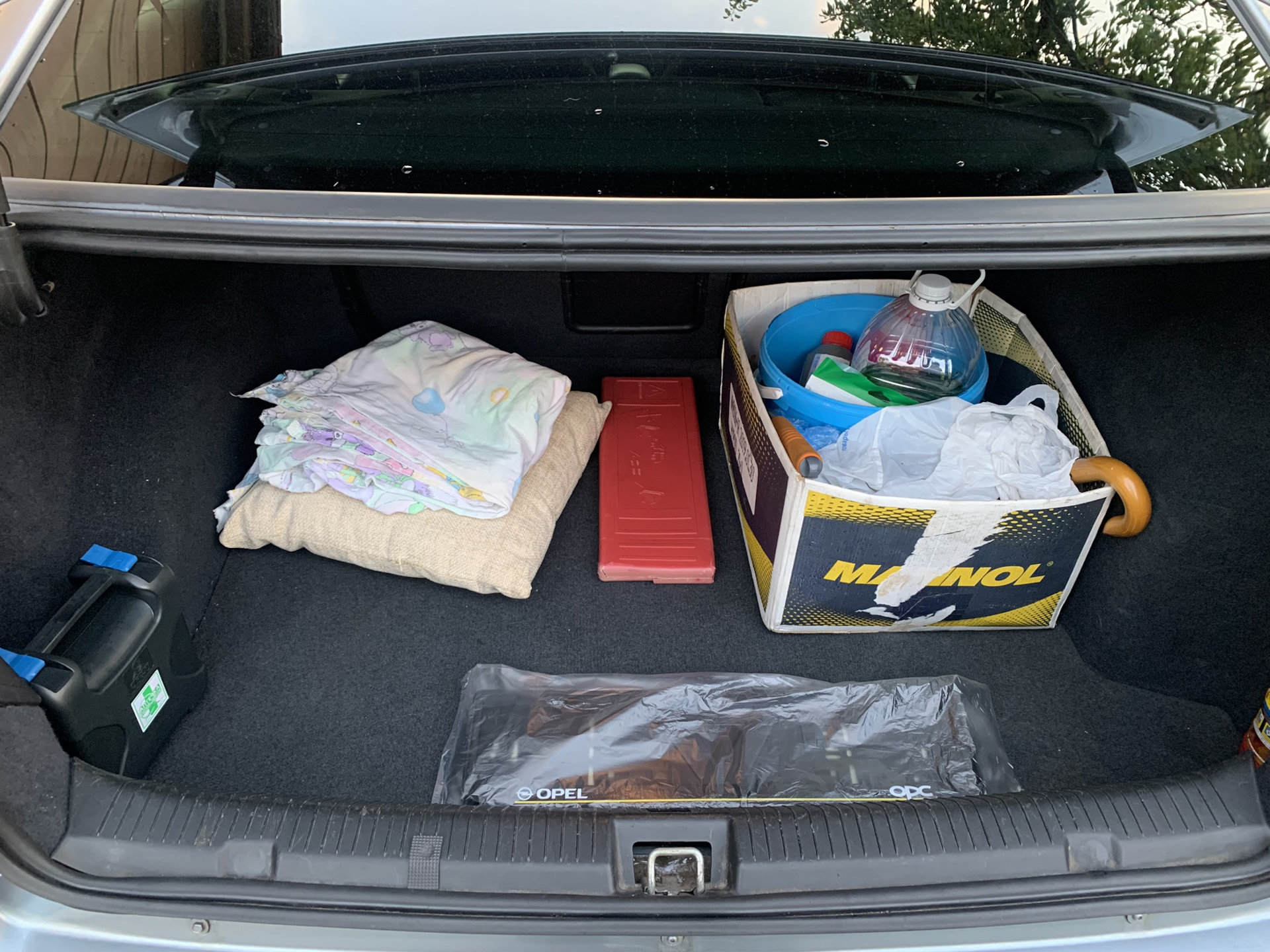 Порядок в багажнике — Opel Astra G Coupe, 2,2 л, 2003 года | аксессуары ...