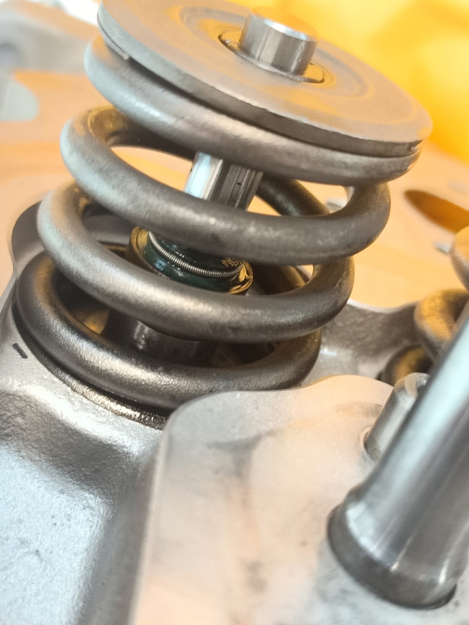 смазка для шпилек и гаек колес. смазывать ли болты гбц. смазывать ли болты гбц. смазка для болтов колес. смазывать ли болты гбц.