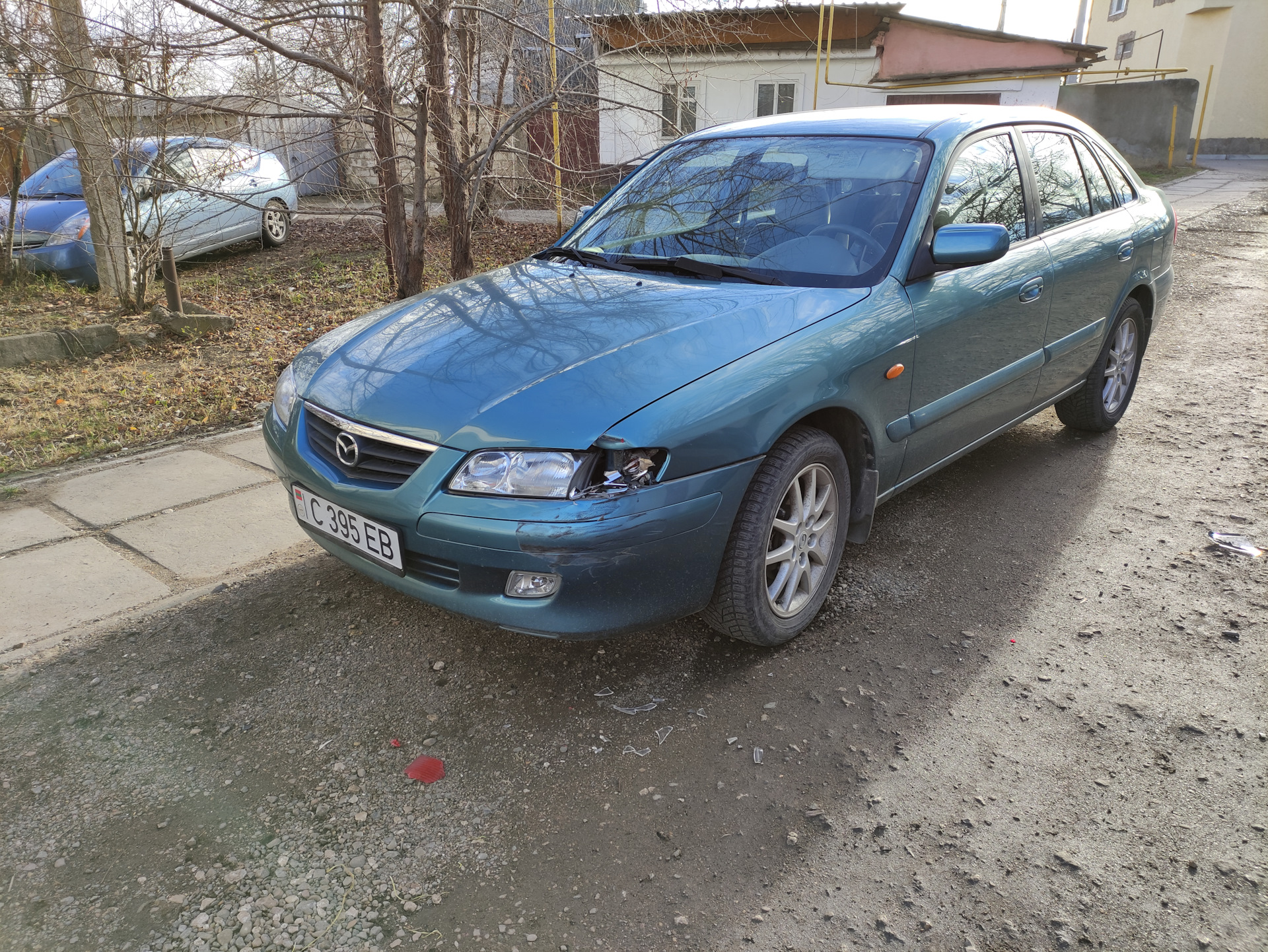 Ударили припаркованную машину и уехал гад — Mazda 626 V (GF), 2 л, 2000  года | ДТП | DRIVE2