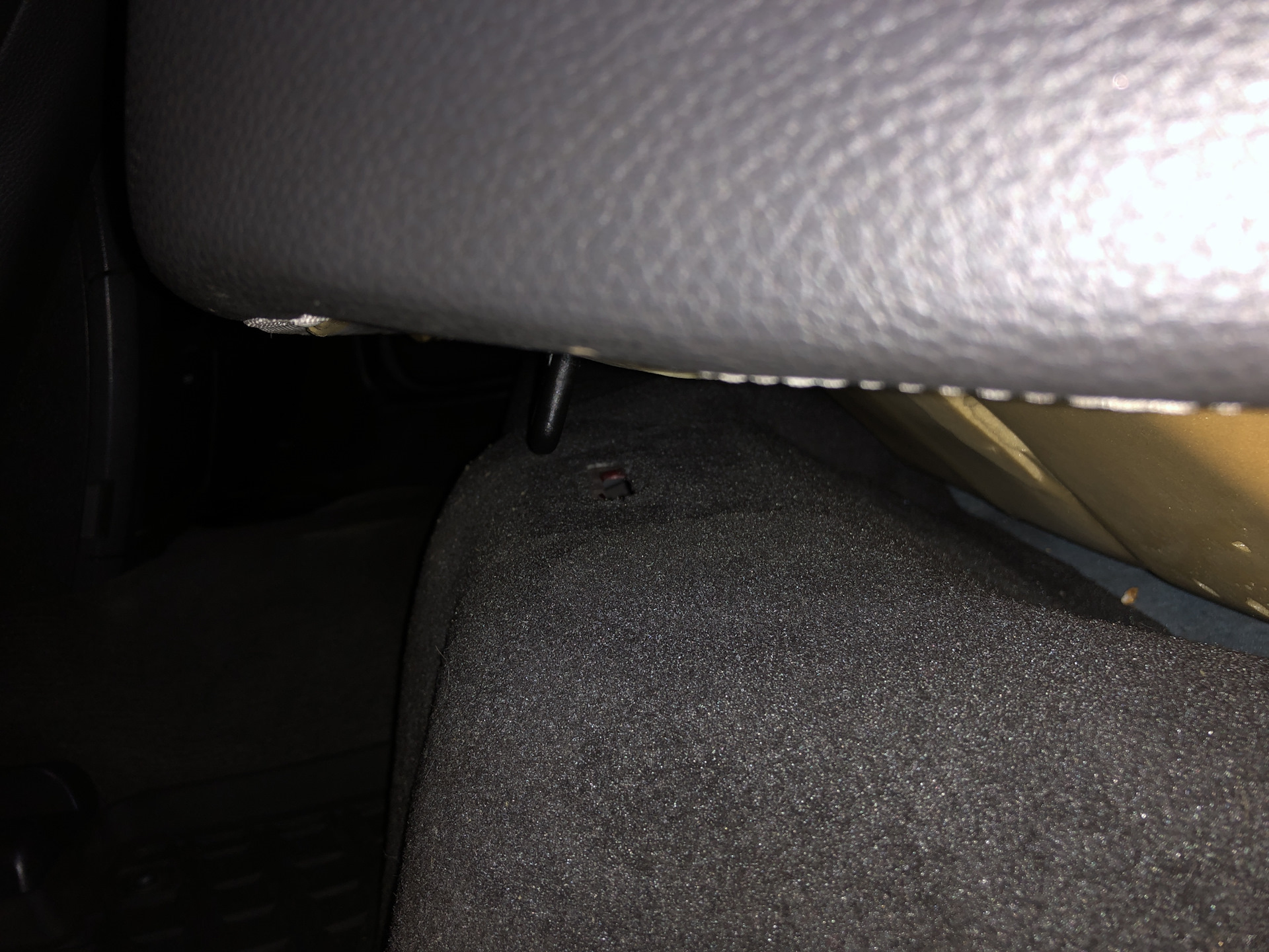 Как всё-таки правильно снимается задний диван? — Volvo S60 (1G), 2,4 л ...