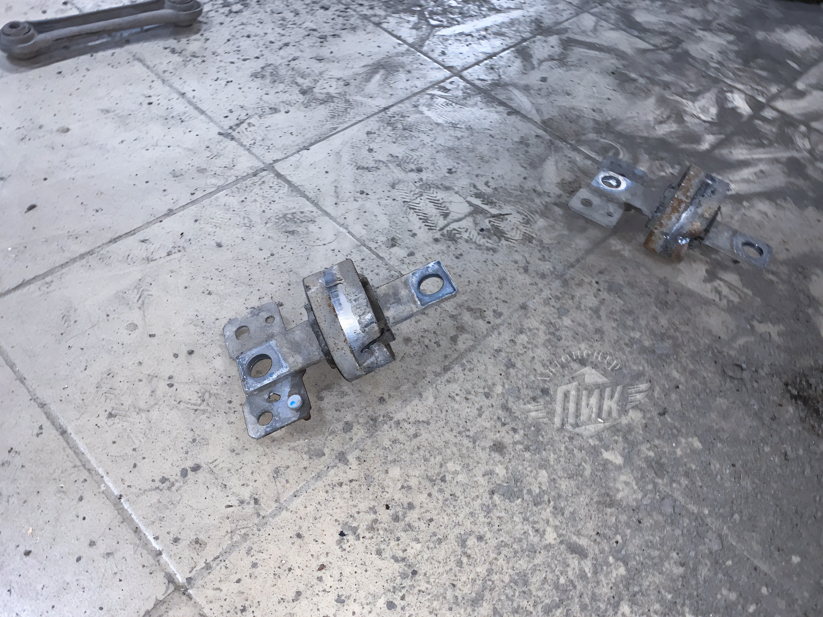 Замена сайлентблоков задних продольных рычагов Вольво ХС70 — Автоцентр ...