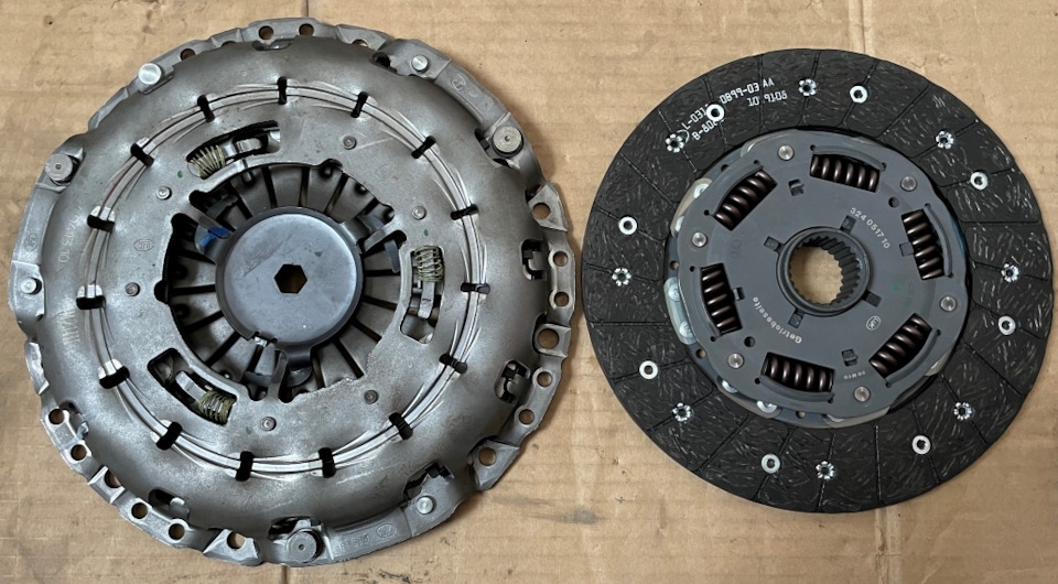 Демпферное сцепление, 26 шлицов. 240 мм. Говорят, корзина по прижиму в этом комплекте самая мощная. — Toyota Altezza