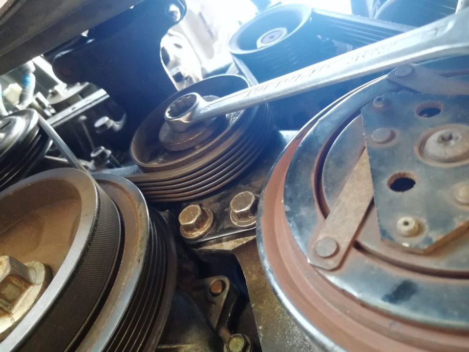 … и 17 — Nissan Almera Tino