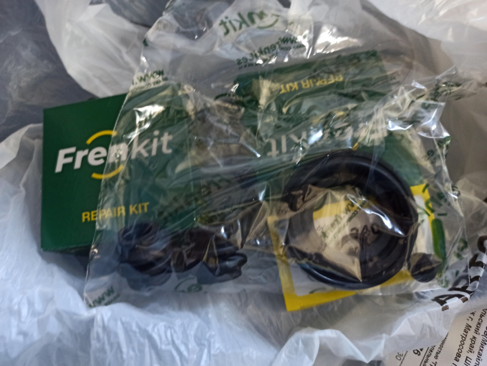 Щелчки при нажатии на тормоз — Toyota Camry (XV70), 2,4 л, 2019 года ...