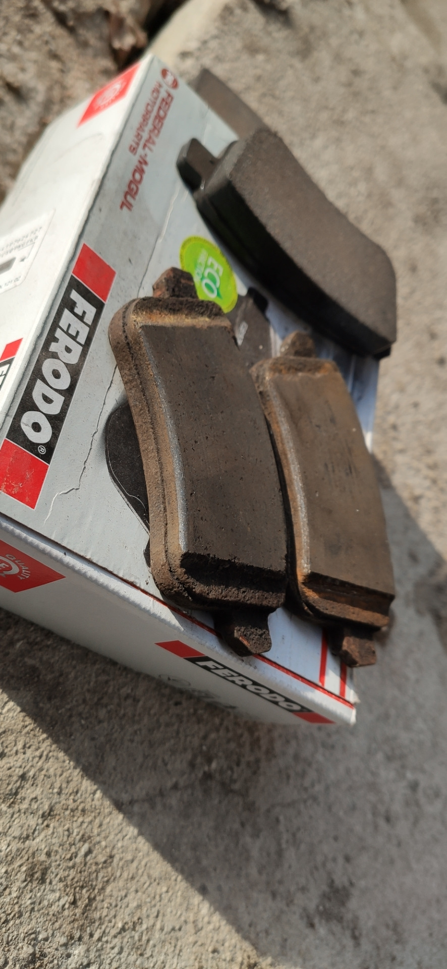 Самостоятельная замена задних колодок, суппорт с электро ручником ...