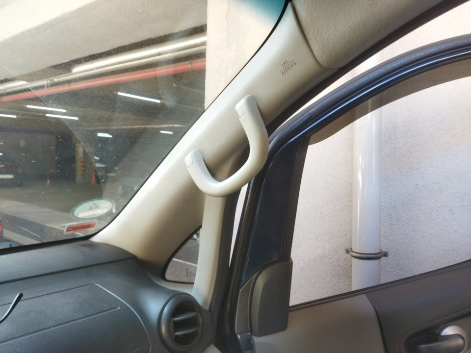 Дополнительные ручки на передние стойки. — Nissan NV200, 1,5 л, 2013 ...