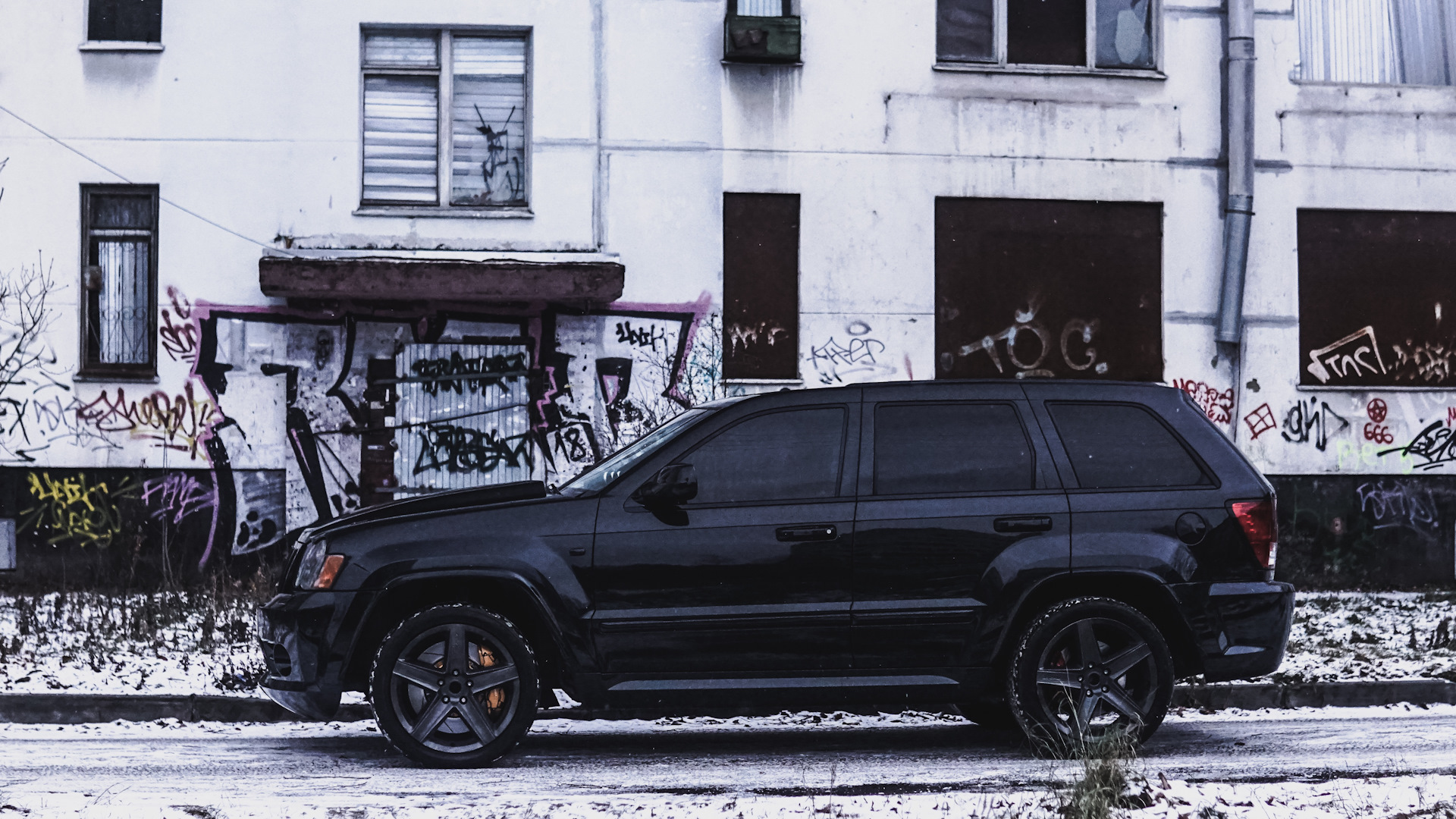 Jeep Grand Cherokee SRT-8 (WK) 7.0 бензиновый 2008 | городской монстр 1000+  на DRIVE2