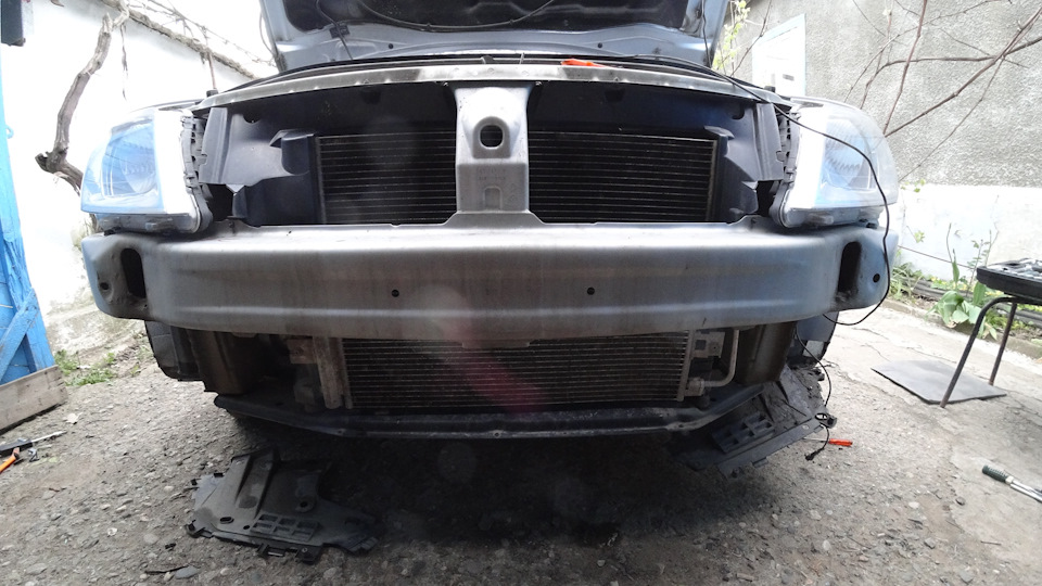 Снятие бампера Ларгус — Lada Ларгус, 1,5 л, 2015 года | своими руками ...