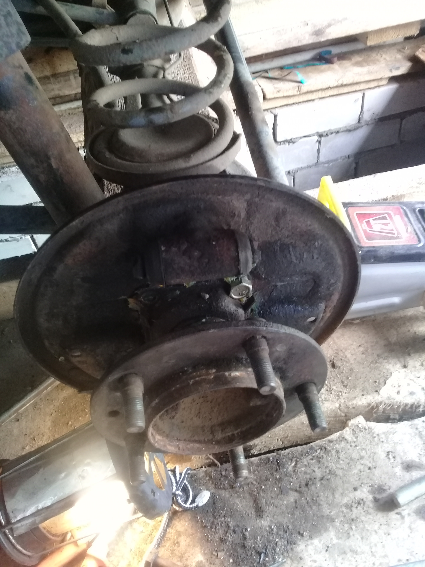 Замена сальника полуоси — Chevrolet Niva GLX, 1,7 л, 2012 года | своими ...