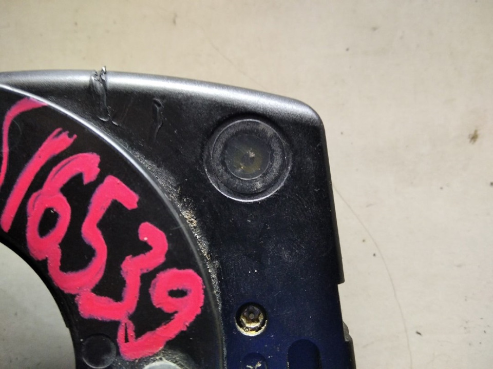 почти до конца влево появился желтый значок — Volkswagen Golf Mk4