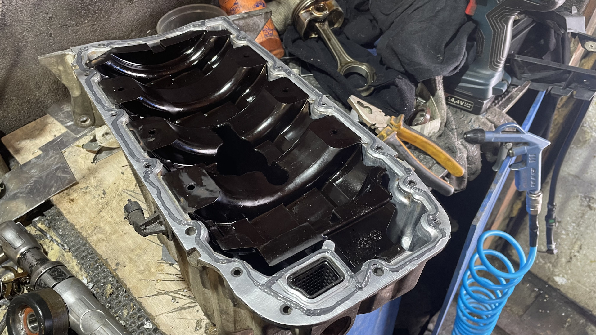 Замена масляных форсунок — Opel Zafira B, 1,8 л, 2010 года | визит на ...