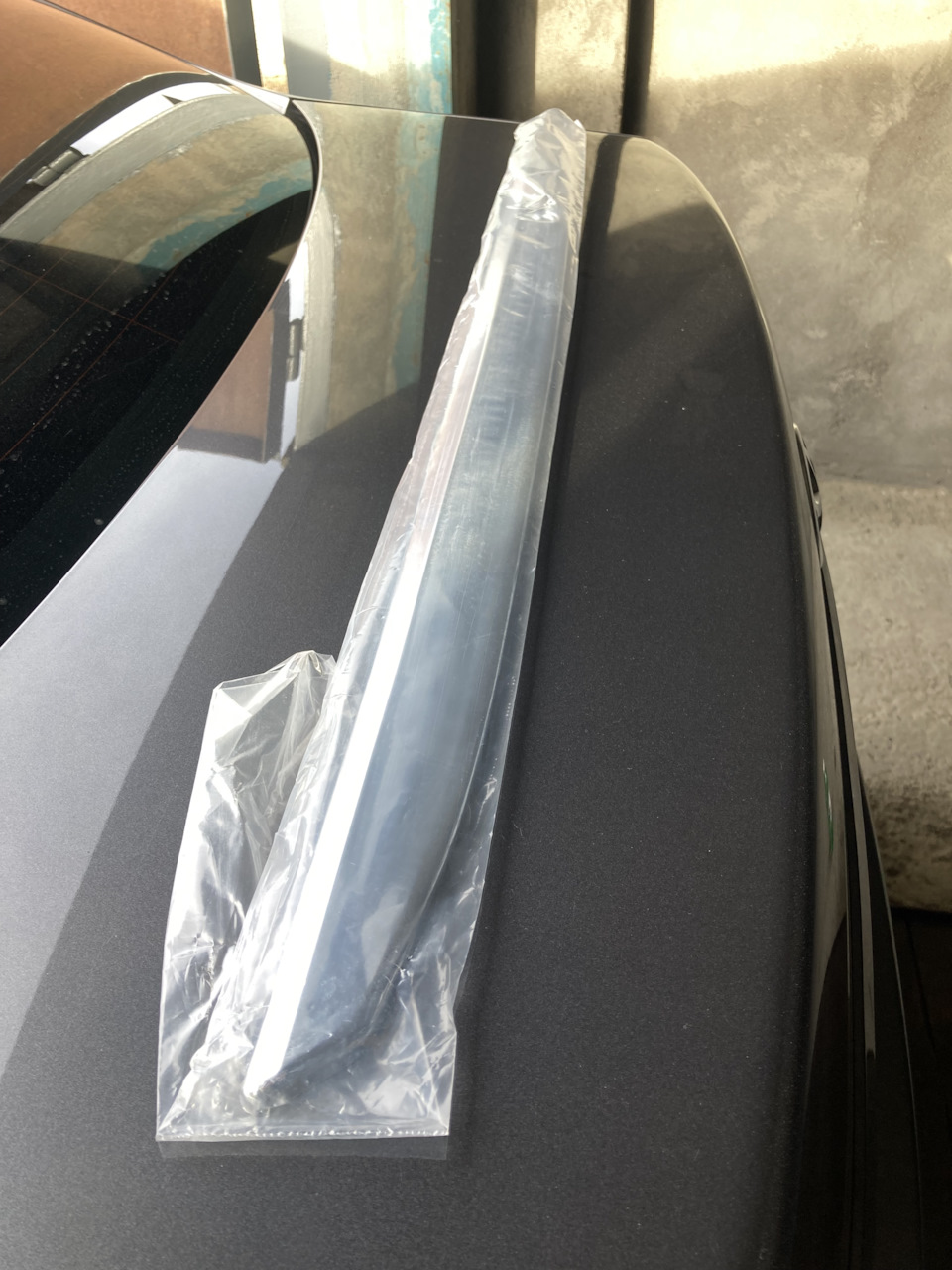 Хромированная сабля на багажник — Toyota Corolla (140/150), 1,3 л, 2010 ...