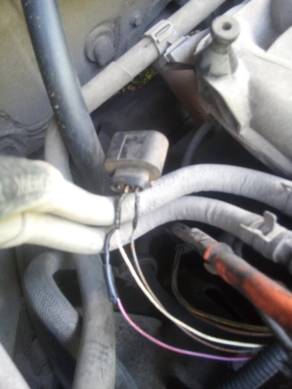 Ремонт фишки датчика коленвала, замена радиатора печки без спускания ...