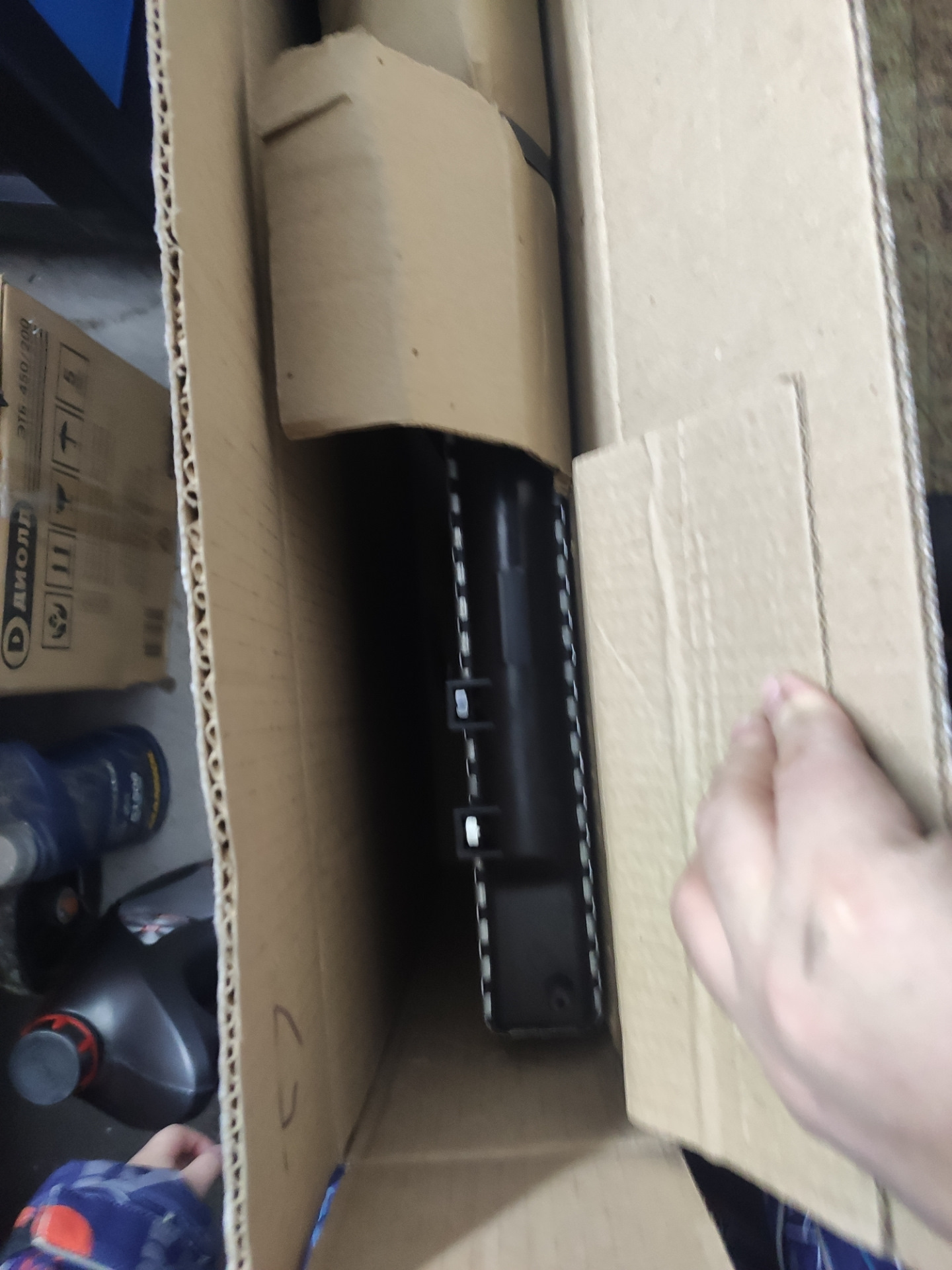 Очередной падарок от брильянта а именно лопнул верхний пластиковый ...