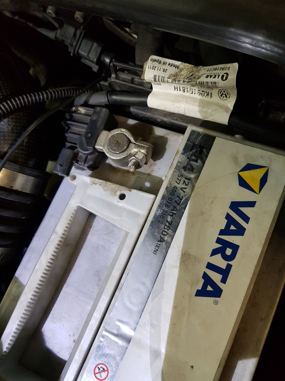 Умная клемма на месте — Skoda Octavia RS A5 Mk2. Запчасти на фото: 5774000783162