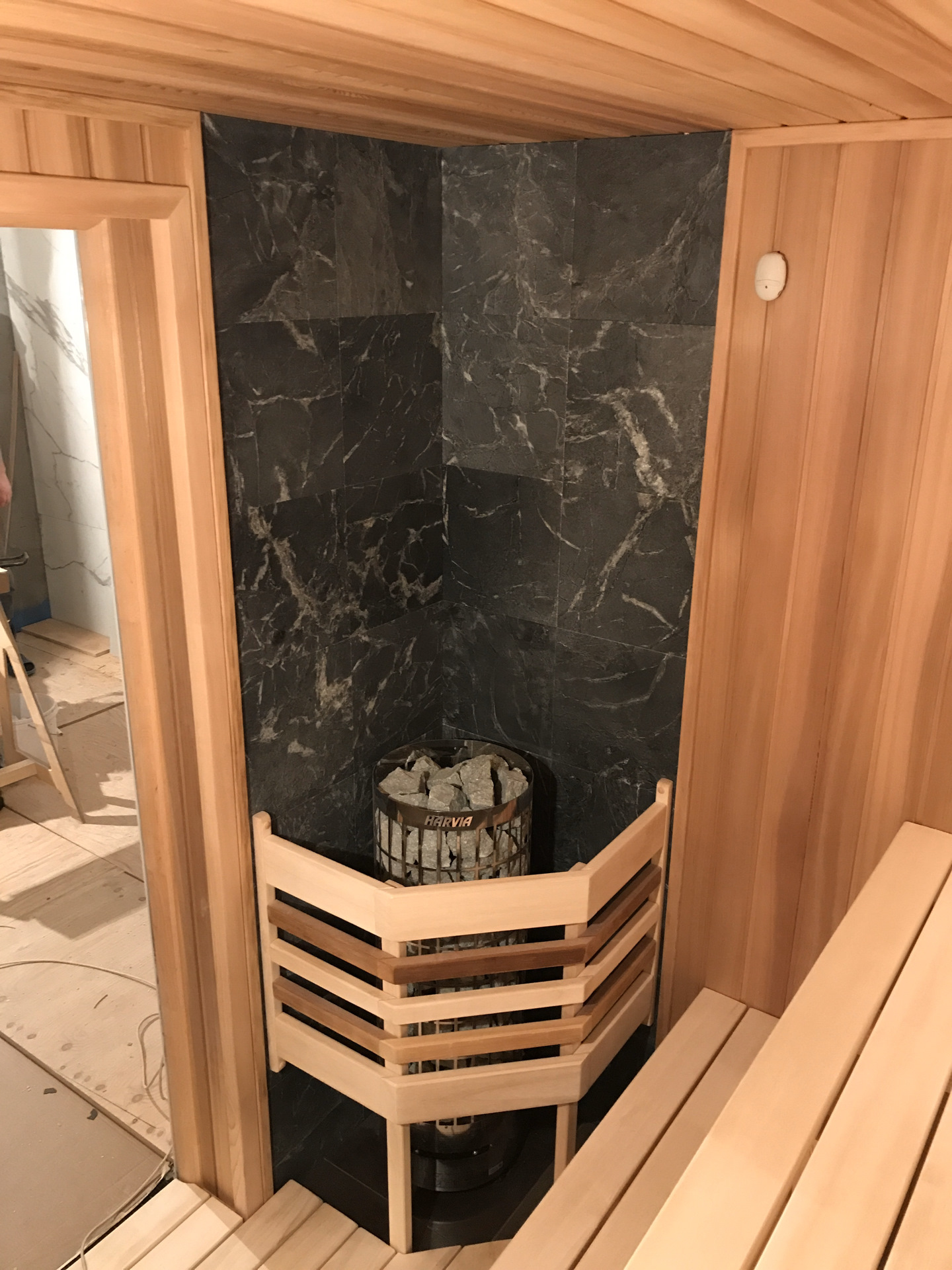 отделка бань. баня в каждый дом. русская австралия баня проект. загородный дом с бассейном и сауной интерьер. финские бани проекты.