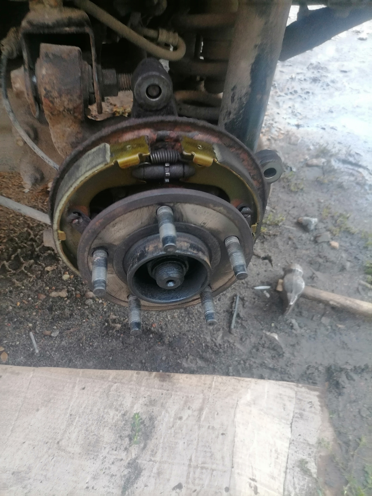 Замена колодок ручника — Chevrolet Captiva (1G), 2,4 л, 2011 года ...