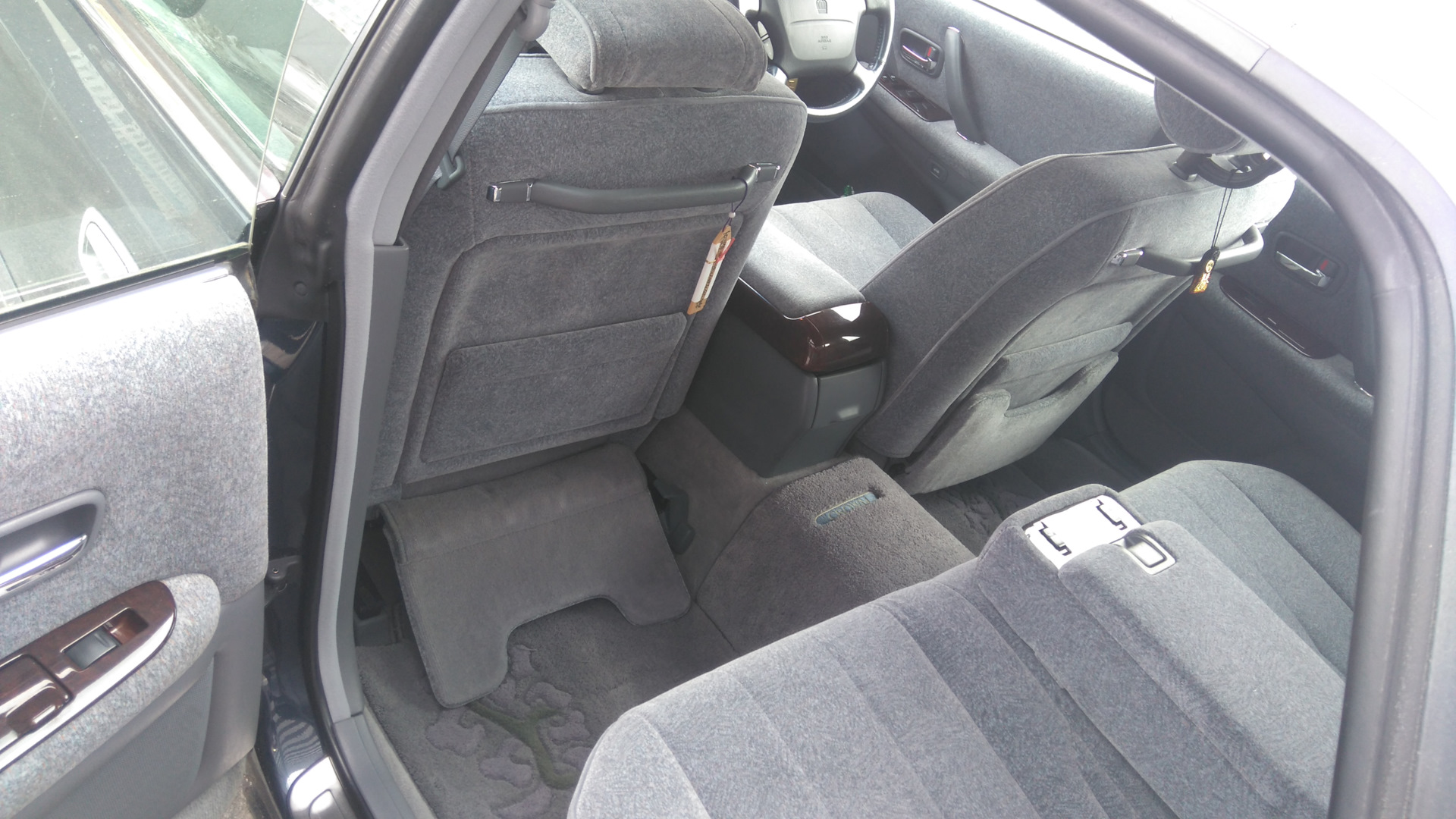 OEM опция — Оттоманка (подставка для ног) — Toyota Crown Majesta (S150 ...