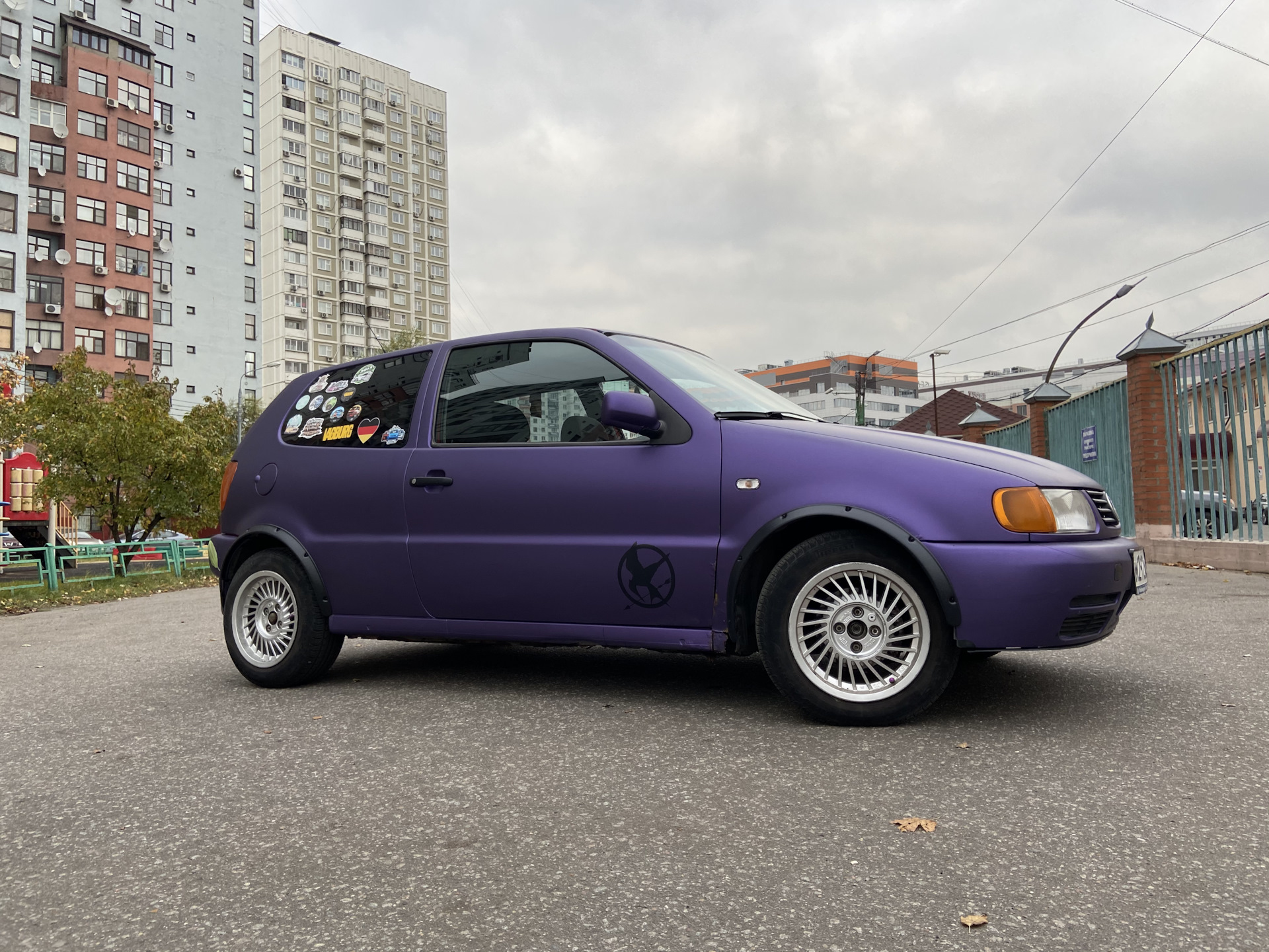 Поло 1998. Поло 1998 хэтчбек. Поло 1998 года фото. Volkswagen Polo 1998 3 Полицейская. Volkswagen Polo, 1998 как завысить подвеску.