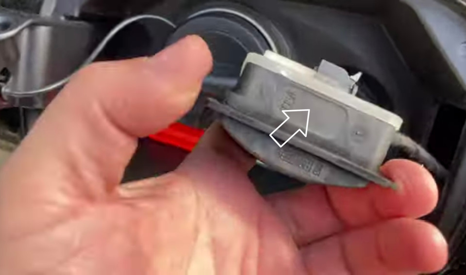 Открытие лючка бензобака вручную А, CLA класс — Mercedes-Benz A-Class ...