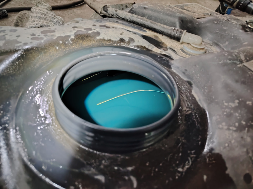 Трубку не резал а изогнул всю в баке поднял чуть выше дна, в баке литров 15 саляры — Great Wall Poer