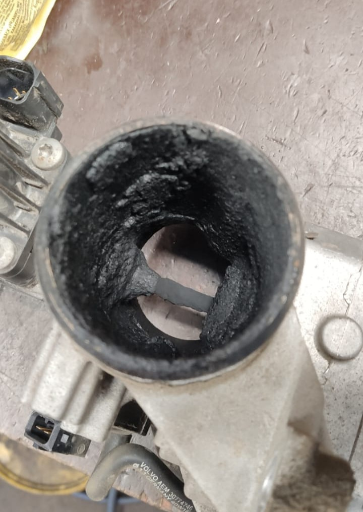 Чистка клапана EGR, чистка дроссельной заслонки — Volvo V60 Cross ...