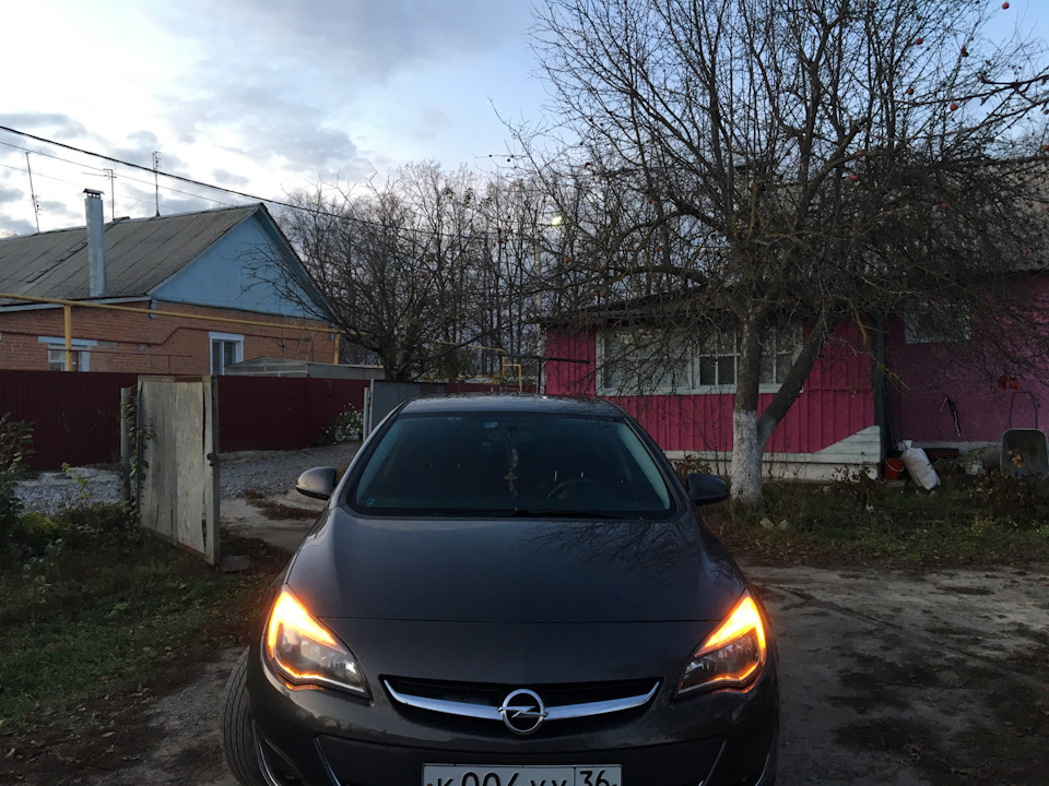 Янтарные лампы в ДХО — Opel Astra J, 1,6 л, 2013 года | аксессуары | DRIVE2