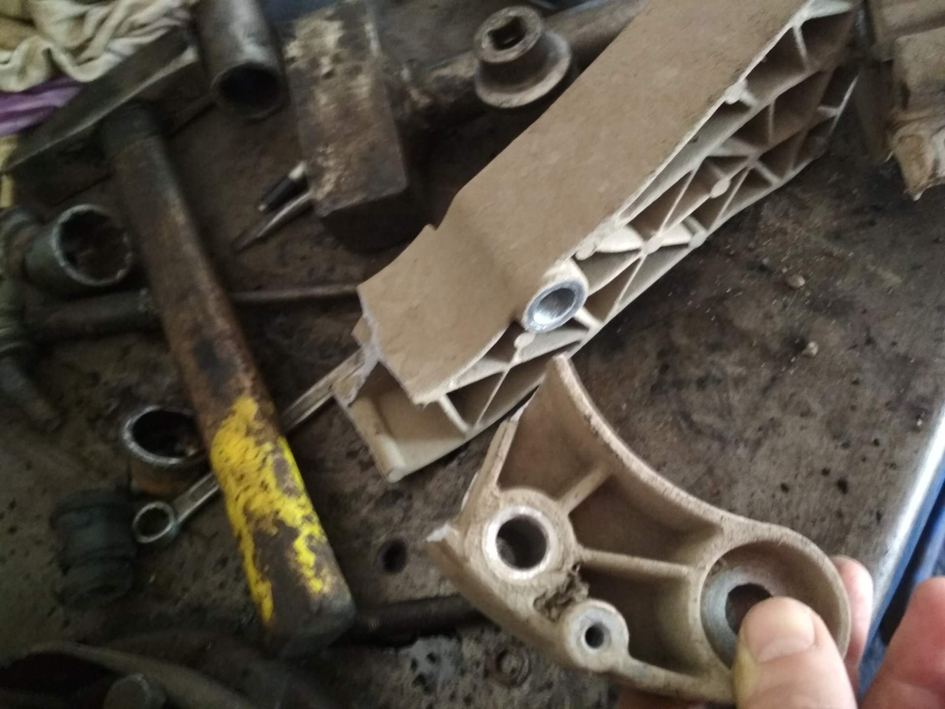 Кронштейн кондиционера l-500х420. Кронштейн для телевизора wall mount bt8410. Монтаж кронштейна для телевизора. Крепеж кронштейна для телевизора. Монтаж кронштейна для телевизора.