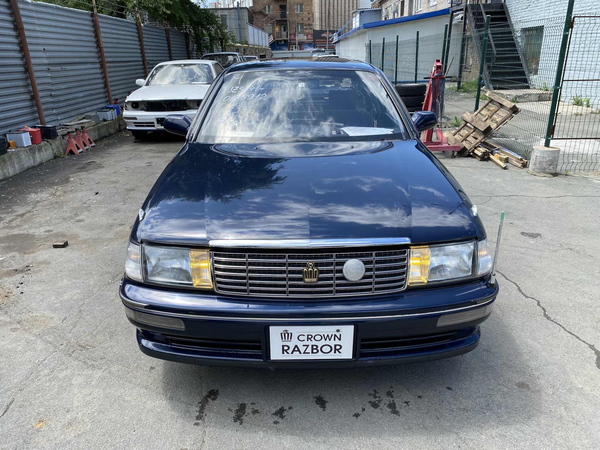 Дром амурская область кроун. Toyota Crown jzs141. Toyota Crown 141. Тойота Кроун 141 кузов. Crown 1995 JZS 141.