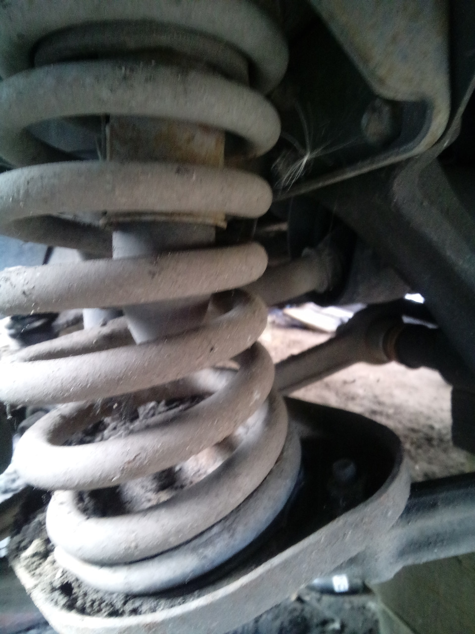 Пружина изогнута — Lada 2120 Надежда