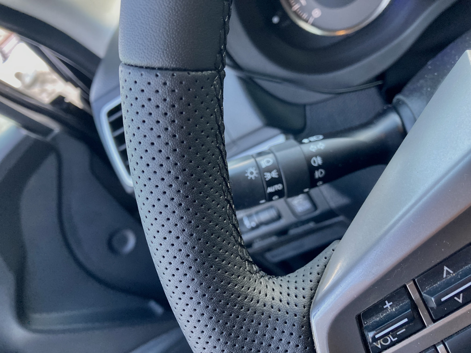 6. Перетяжка потолка в алькантару, перекраска потолочного пластика, шви ...