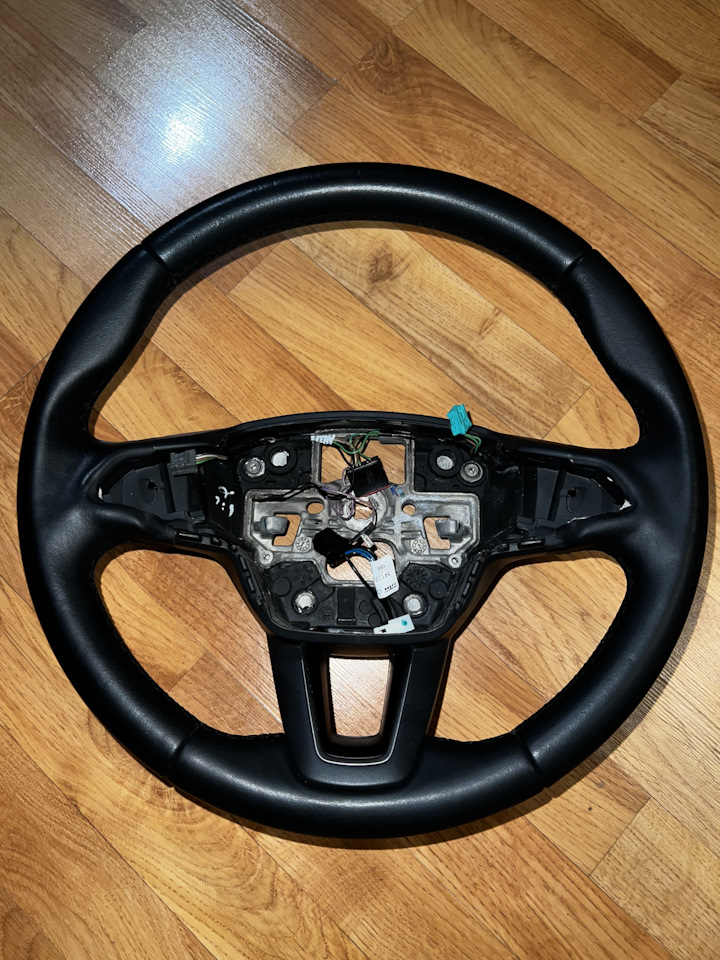 Руль с подогревом и кнопками управления мультимедиа и БК на Ford Focus Hatchback III, Ford Focus Sedan III, Ford Focus Wagon III. Б/у | 18 000 ₽ в городе Москва | DRIVE2