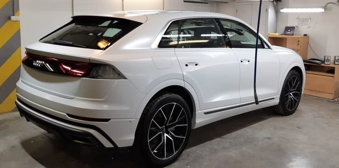 Виниловая полоса Audi q8