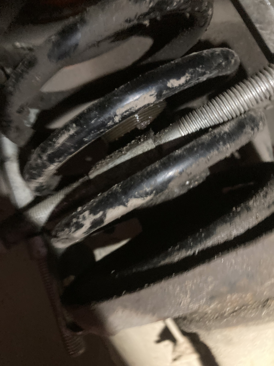 Замена амортизатора без снятия стойки — Audi 80 (B3), 1,8 л, 1987 года ...